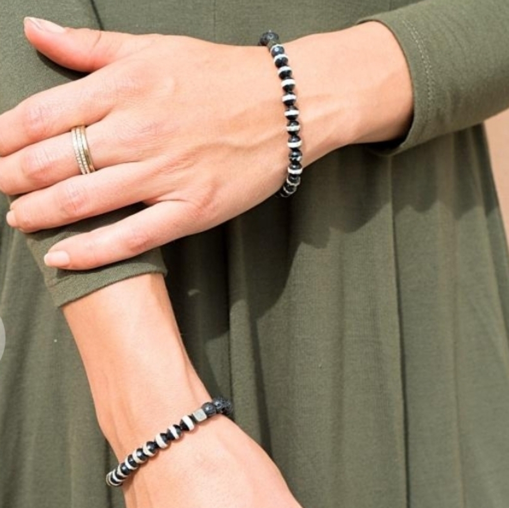 NWT Striped Tibetan Agate Bracelet